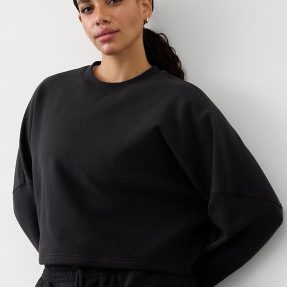 NWT Athleta Forever Fleece Dolman Crop Sweatshirt Size Small Black - Picture 1 of 10